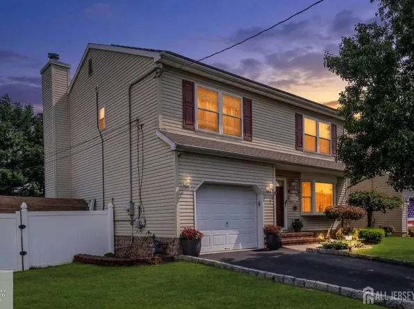 266 Thomas St, Woodbridge, NJ 07095