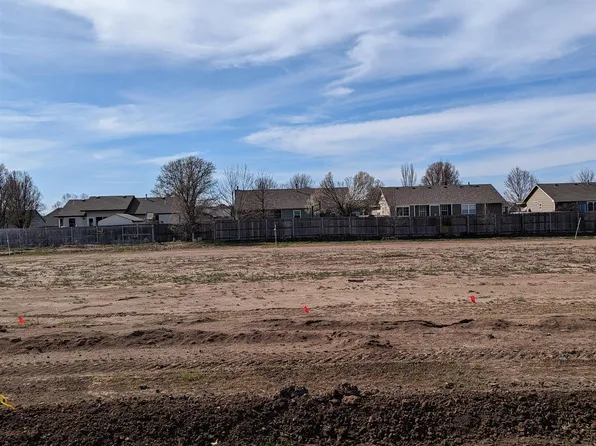 805 N Cedar Downs Cir, Wichita, KS 67235