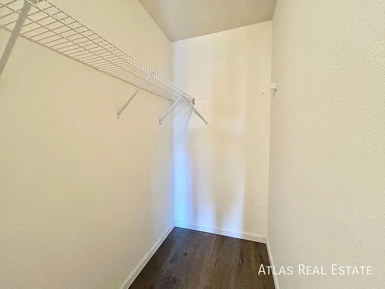 909 N Logan St — Photo 9