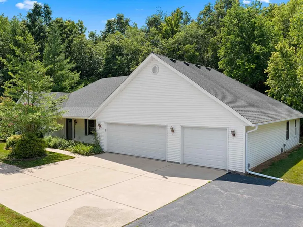 32300 American Legion Rd, Mackinaw, IL 61755