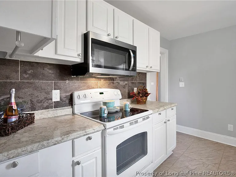 326 Hawley Ln — Photo 9