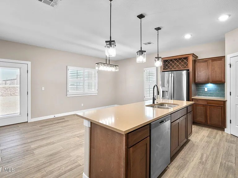 10013 Hueco Junction Rd — Photo 22
