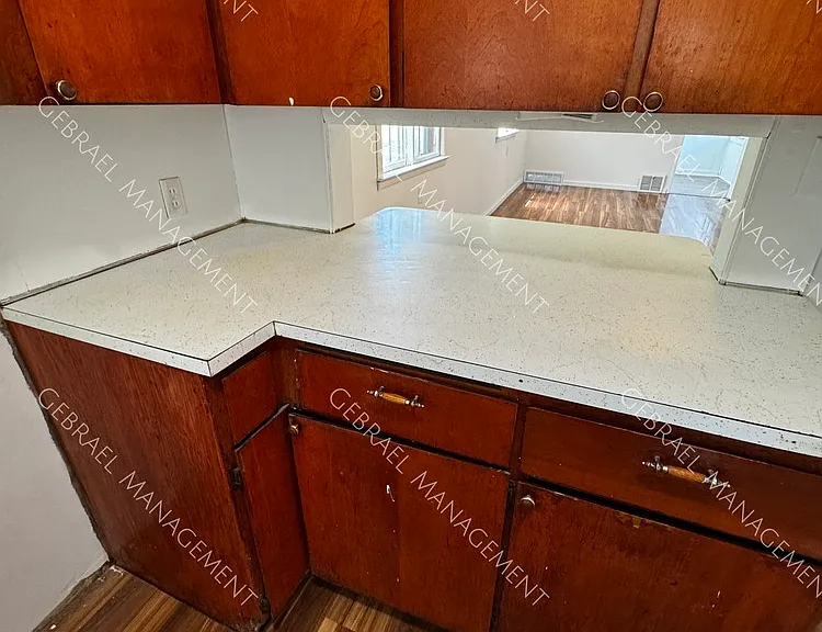 2310 Thom St — Photo 3