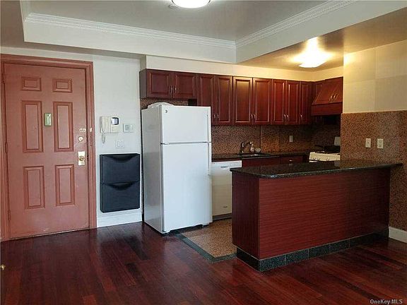 3rd image of 41-05 College Point Blvd #5C