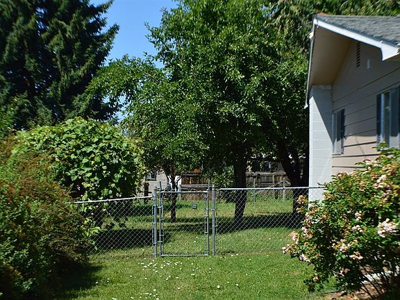 4th image of 1107 Alder Dr