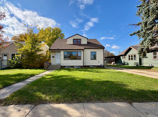 715 8th St NW, Minot, ND 58703