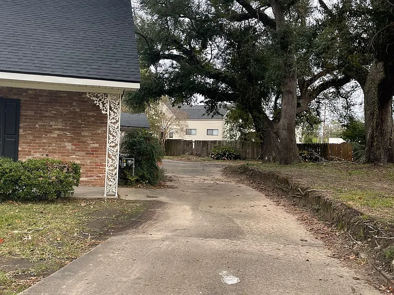 1513 Briarwood St — Photo 30