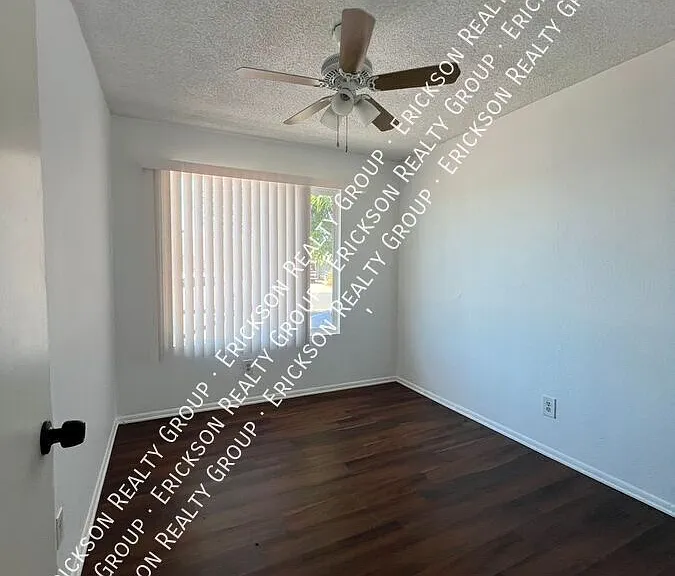910 W Yale Dr — Photo 16