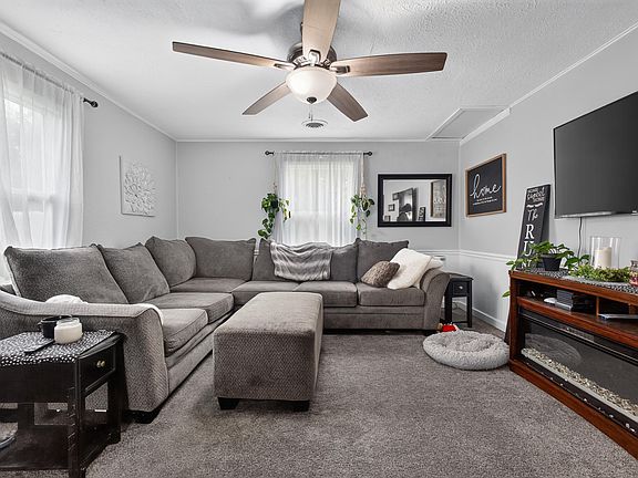 4th image of 305 E Luin St