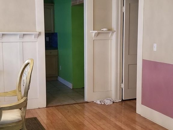 3rd image of 543 N Oxford Ave