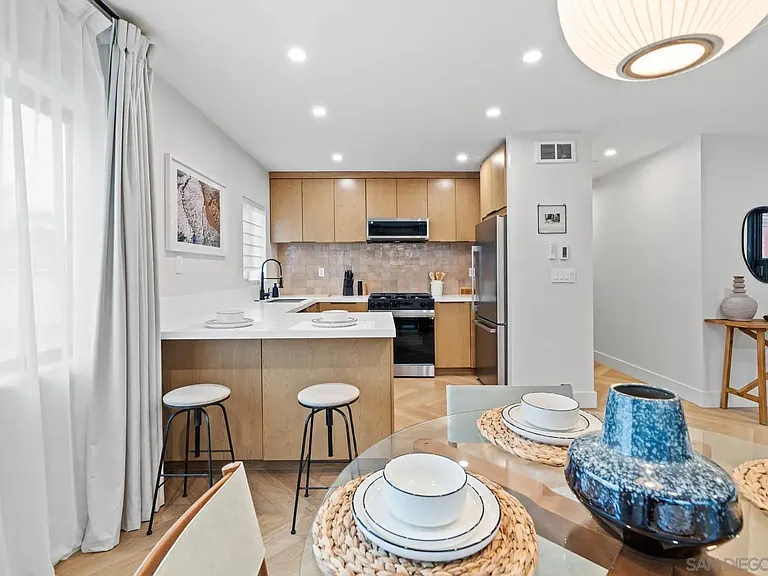 7372 Bishops Ln — Photo 16