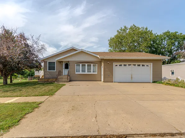 208 N 2nd St, New Salem, ND 58563