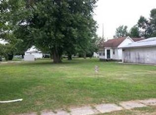 921 Marshall St, Wapello, IA 52653