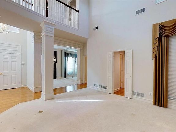 3rd image of 2701 Timber Crest Ln