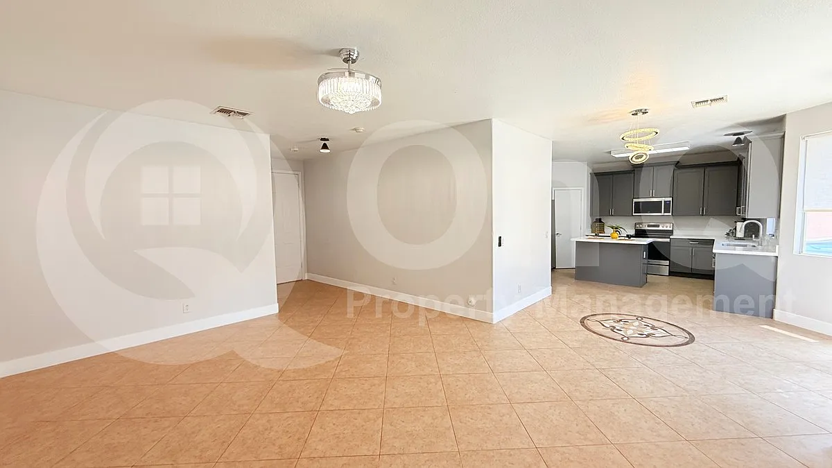 4 bed, 3.0 bath, 1695 sqft, $2,150 — Photo 4