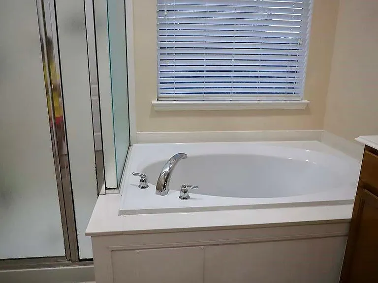 7407 Saxon Hill Ln — Photo 4