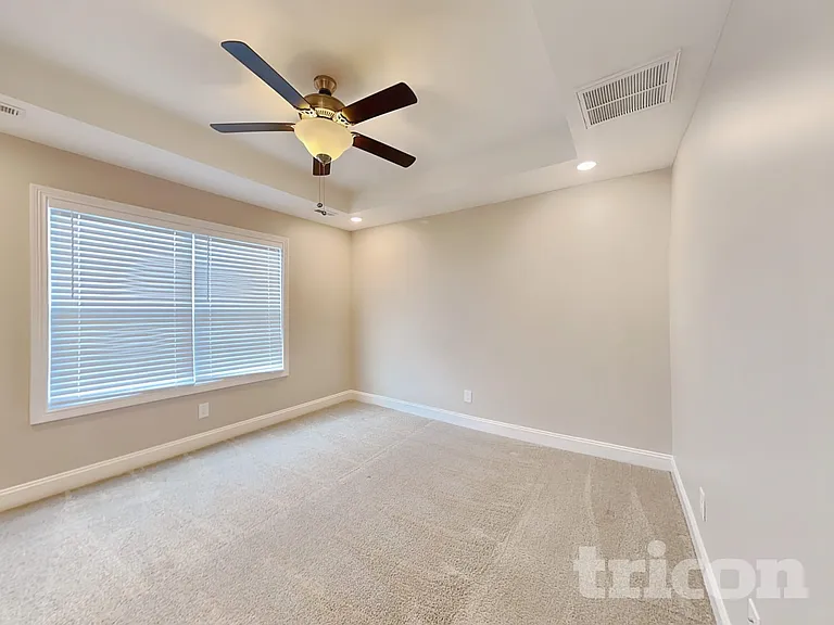 1093 Whitney Dr — Photo 6