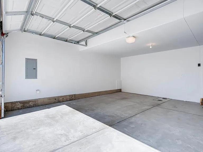 9006 E 50th Ave — Photo 28