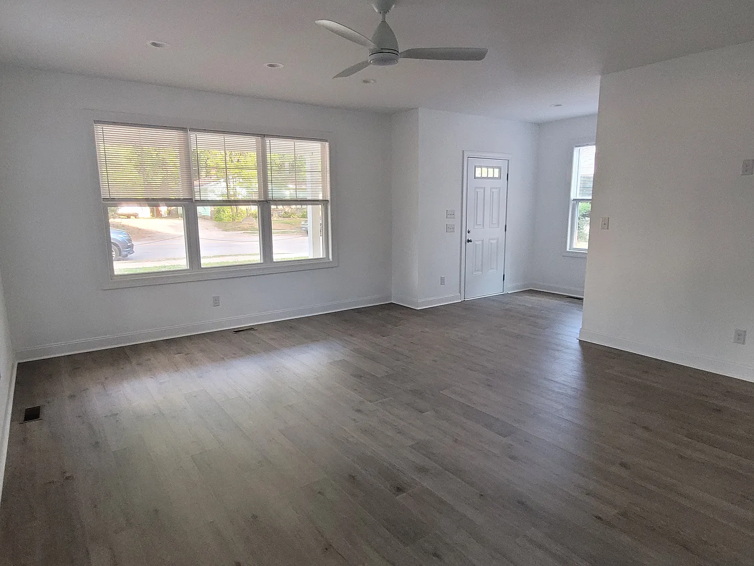 5 bed, 2600 sqft, $4,200 — Photo 4