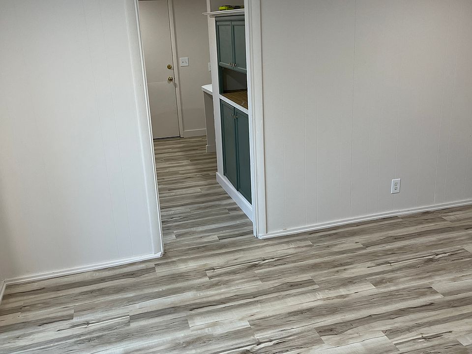 Entry into dinning room