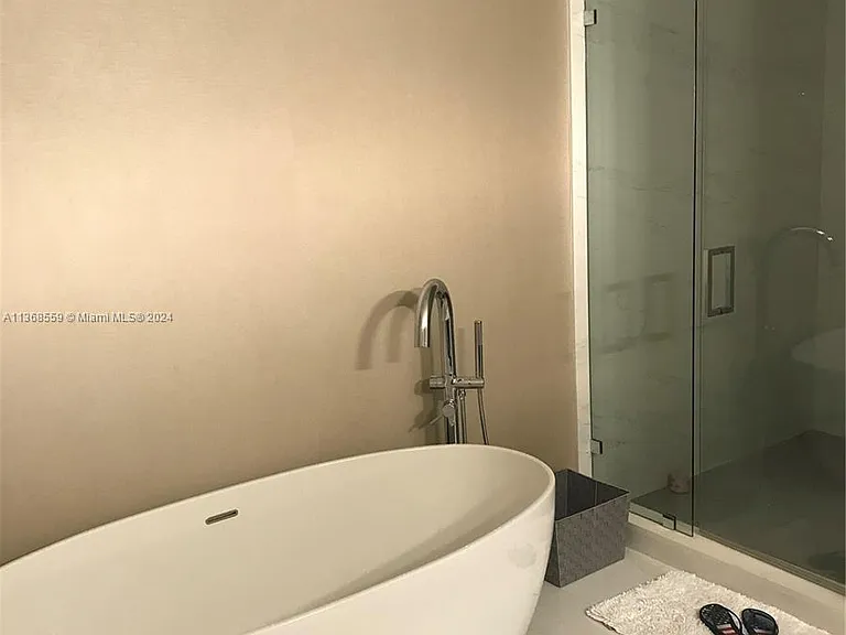 16385 Biscayne Blvd #7 — Photo 28