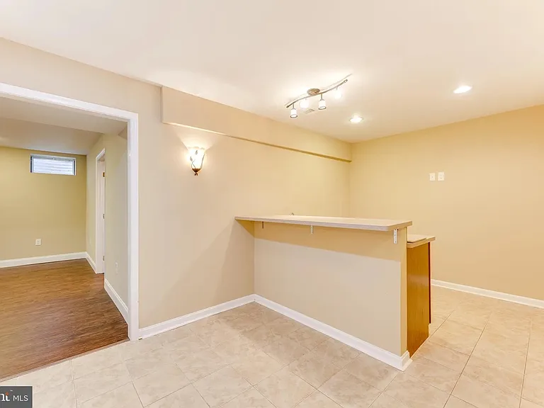 Wetbar/Kitchenette