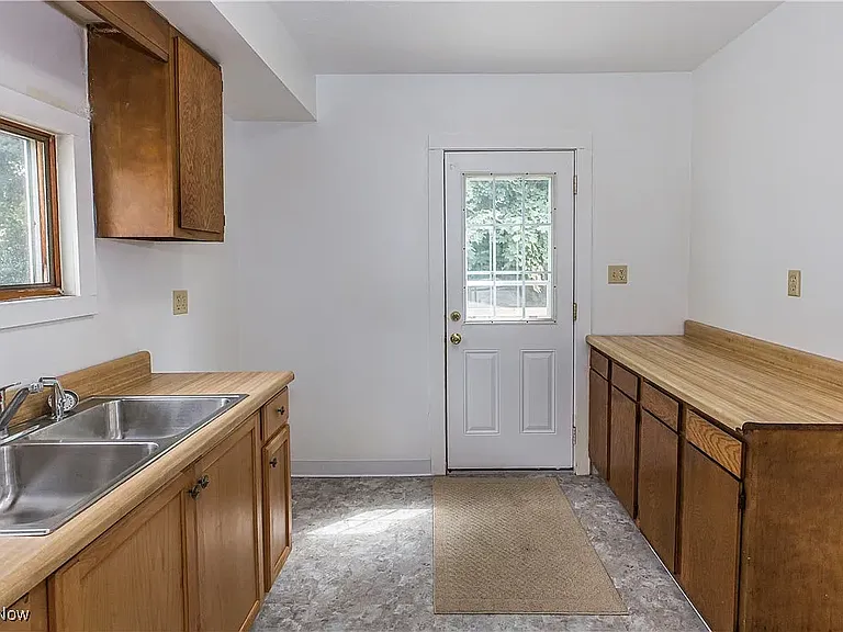 917 Clay St — Photo 10