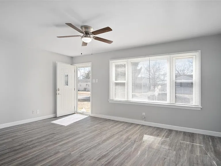 1031 Highmont Dr — Photo 3