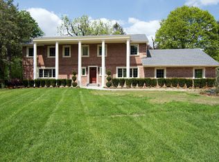 6 Kenneth Ct, Great Neck, NY 11024