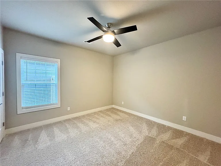 1011 NE Heights Ln — Photo 20