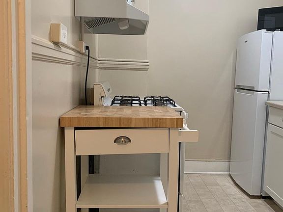 2nd image of 519 Guerrero St #1