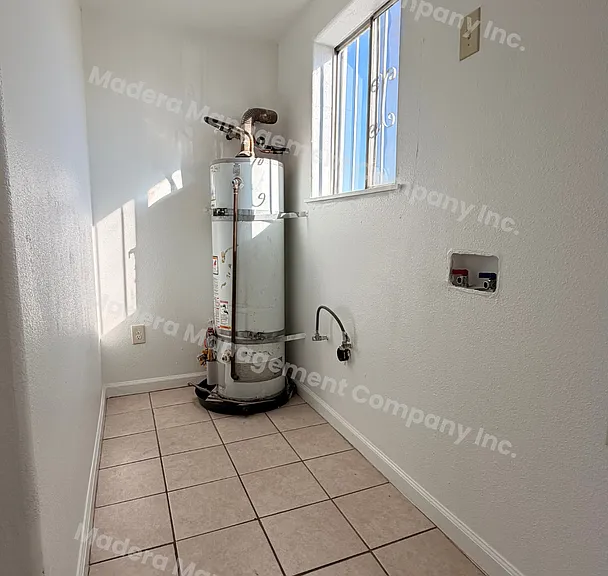712 3/4 S D St — Photo 8