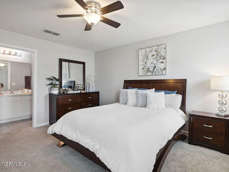 936 Capitol Pkwy — Photo 16