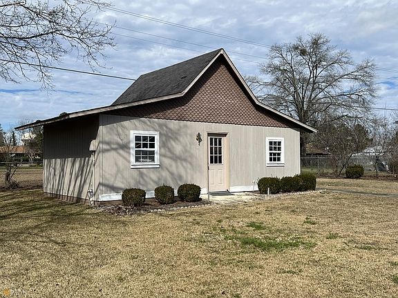 3rd image of 402 Brookwood Dr