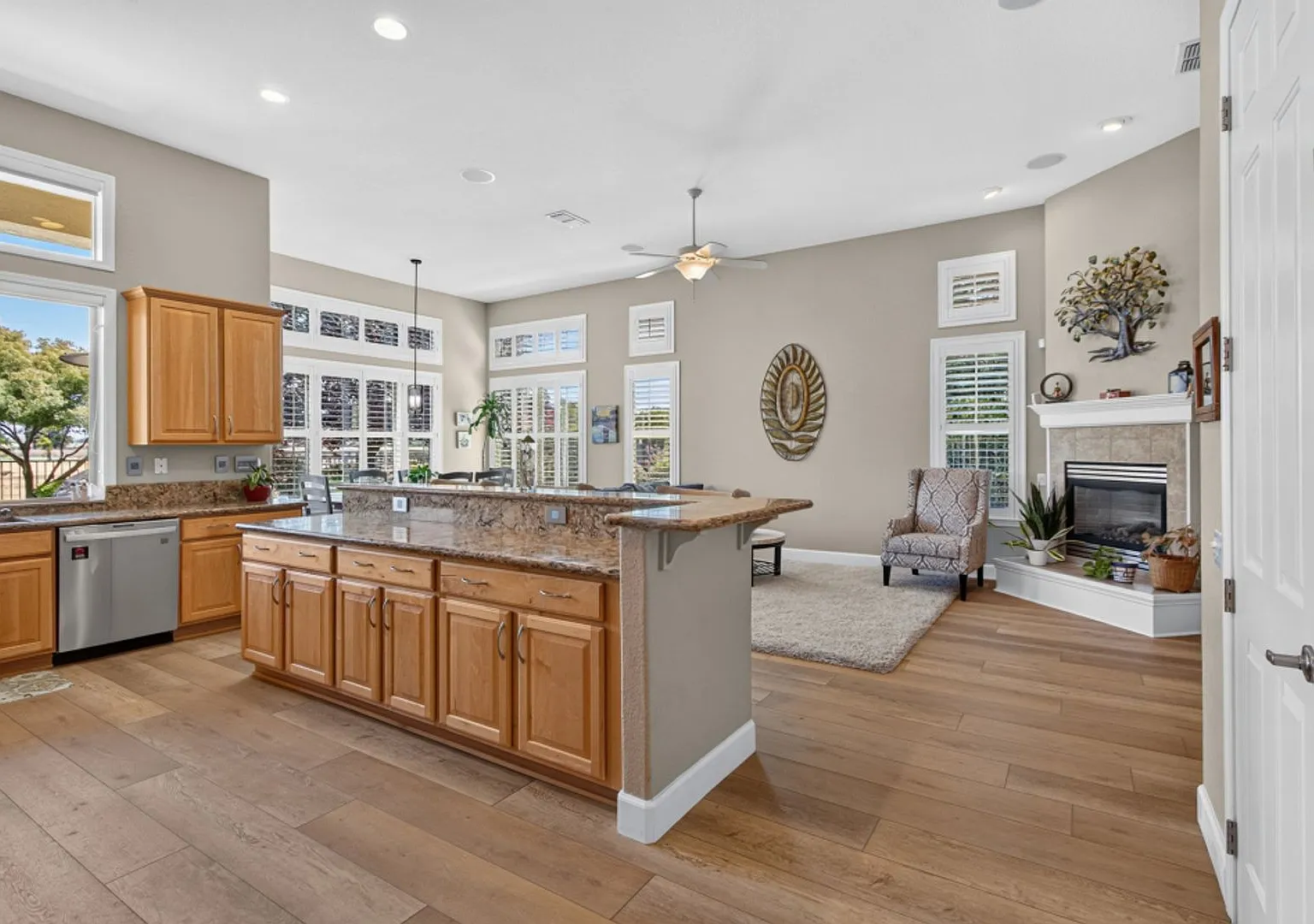 Stunning Lincoln Hills Home In Sun City Del Webb — Photo 4