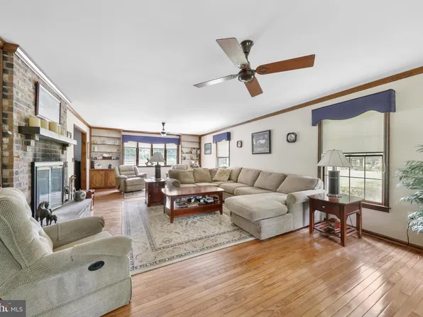 95 Fostertown Rd, Lumberton, NJ 08048