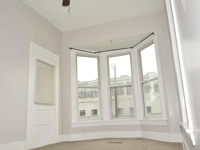 4582 Eastern Ave — Photo 10