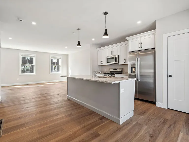 Bayberry Commons- 3 Bedroom 2.5 Bath Townhomes with 2 Car Garage — Photo 40