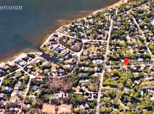 24 Shinnecock Ln, Hampton Bays, NY 11946