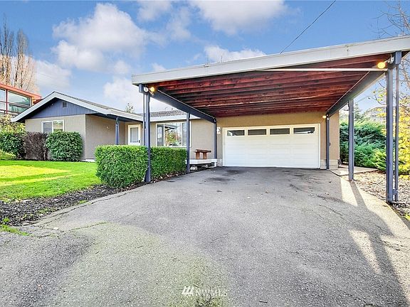 2 Car garage/Carport