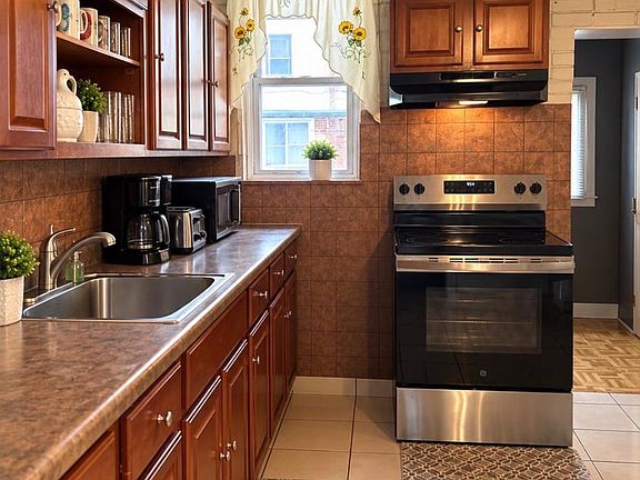 3rd image of 4821 D St