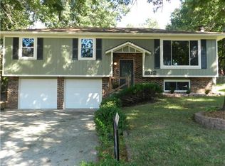 2807 NW Hartford Ct, Blue Springs, MO 64015