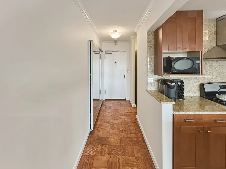 9 Hawthorne Pl #10G — Photo 9