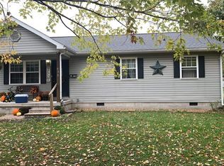 630 W 6th St, Flora, IL 62839