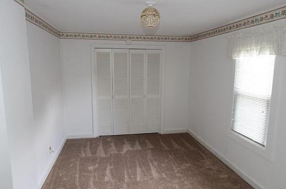 4th image of 483 Riverview Dr