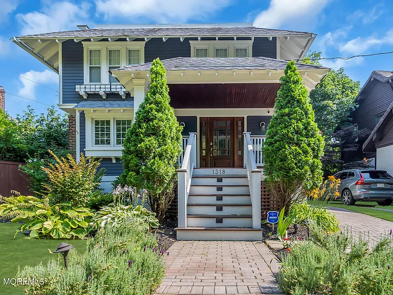 1318 Locust Dr — Photo 3