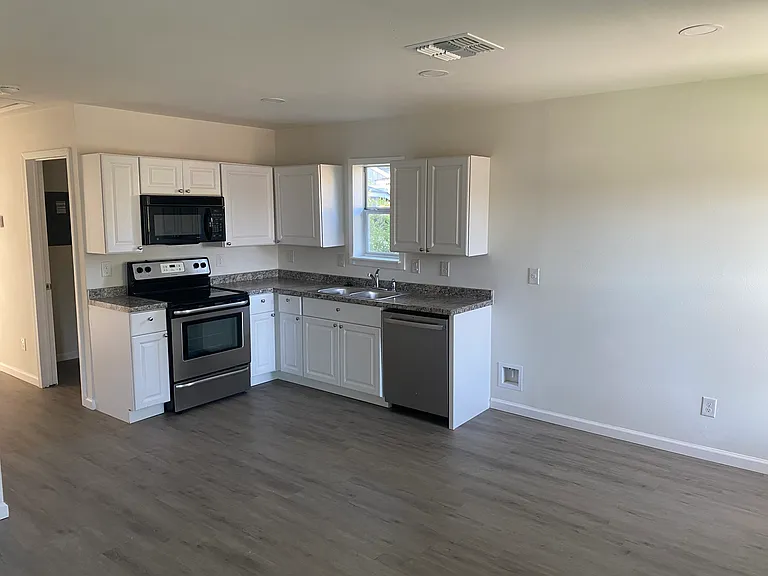 1502 Menchaca St — Photo 7