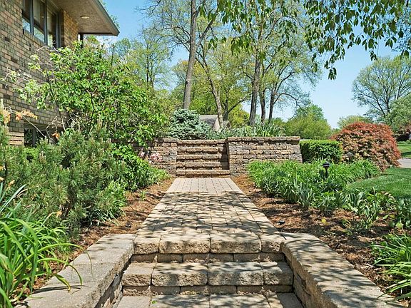 5th image of 430 Village Dr