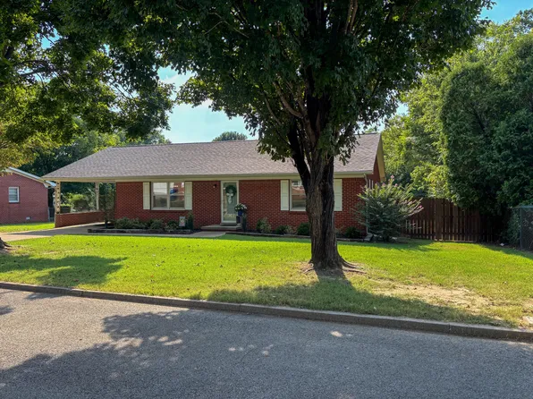 224 Cooper St, Martin, TN 38237