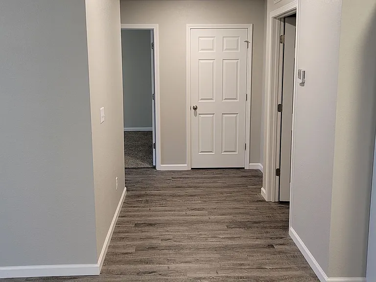 Creekside Apartments — Photo 43